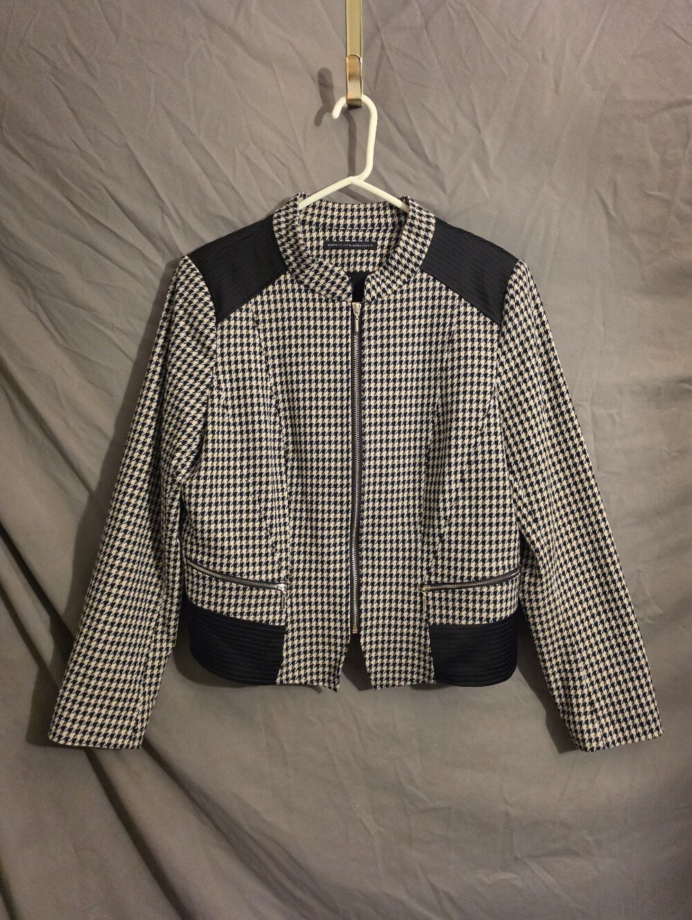 White House Black Market Black & White Houndstooth Zip Jacket Size 18